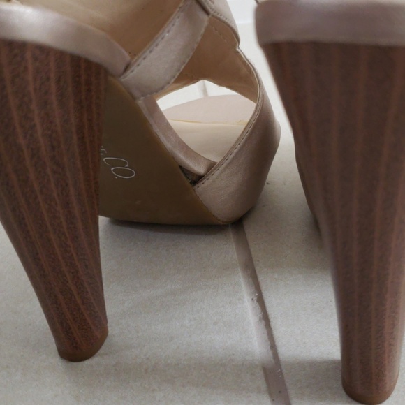 Shoes - Picture 4 of 4